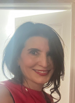 Elena Zazanis